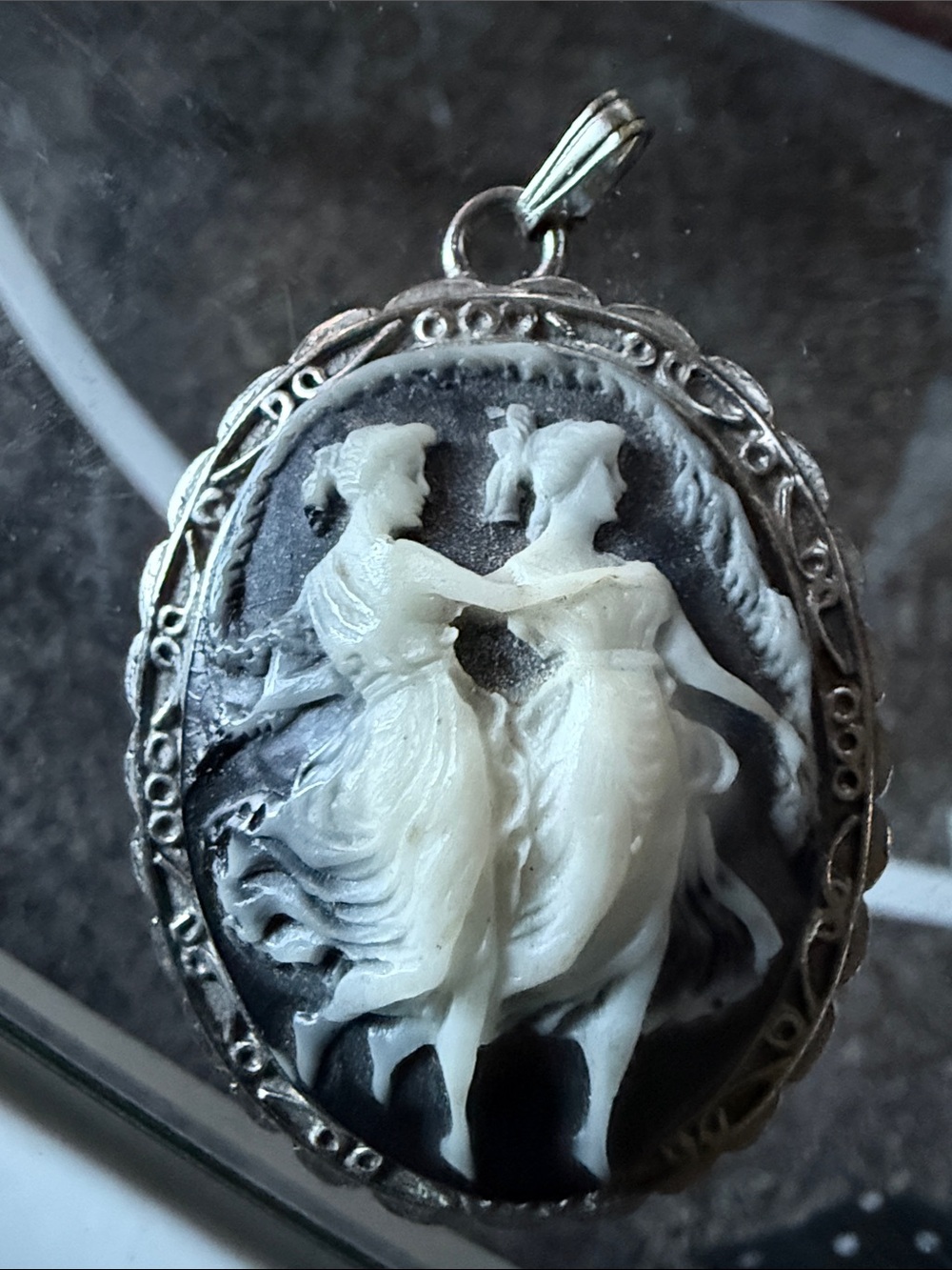Vintage-Inspired Black and White Cameo Pendant Necklace - Women